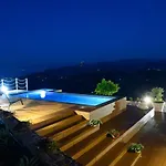 Magliolo Panoramic Luxury Retreat